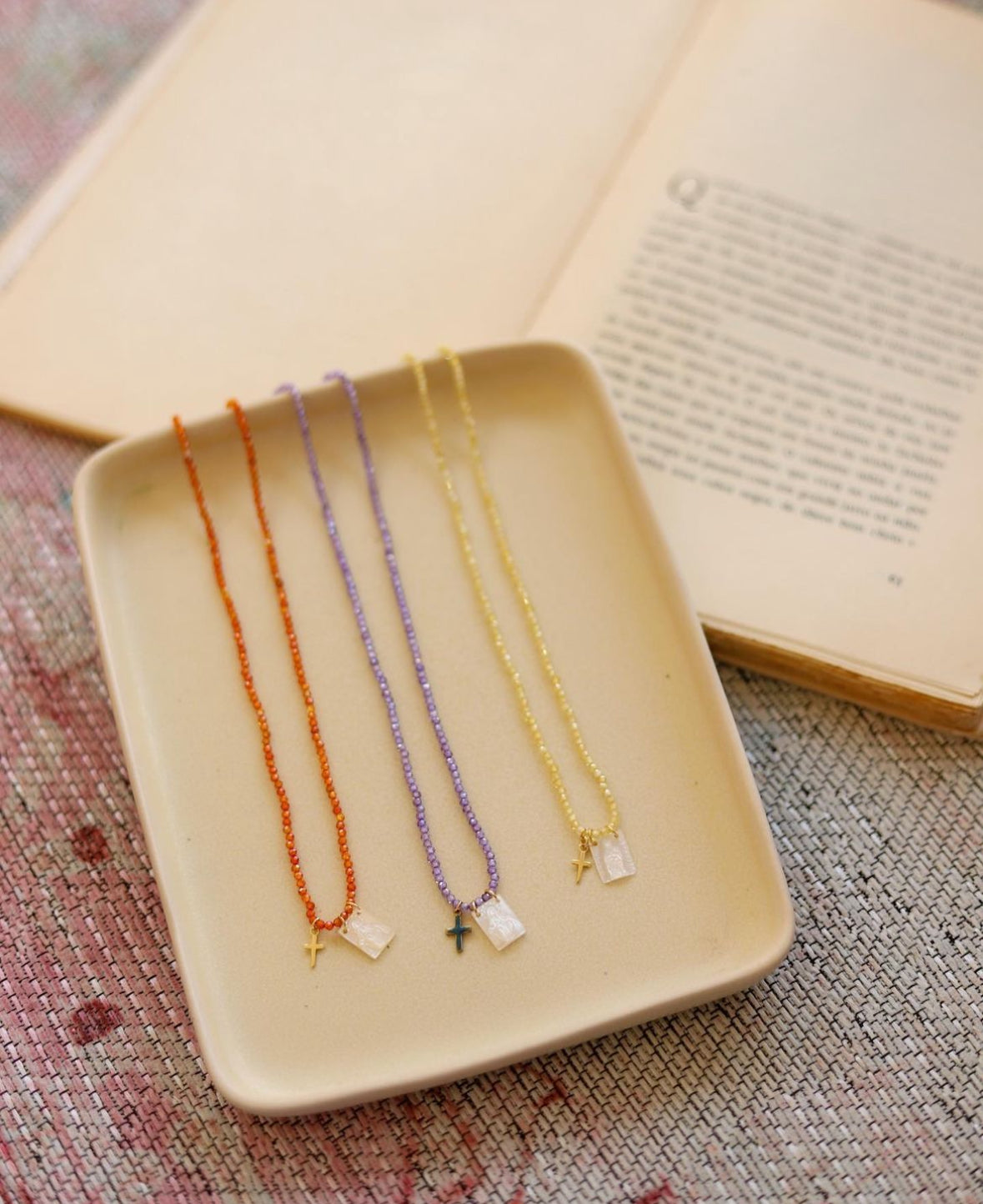 Colar Minimal Stone Escapulário