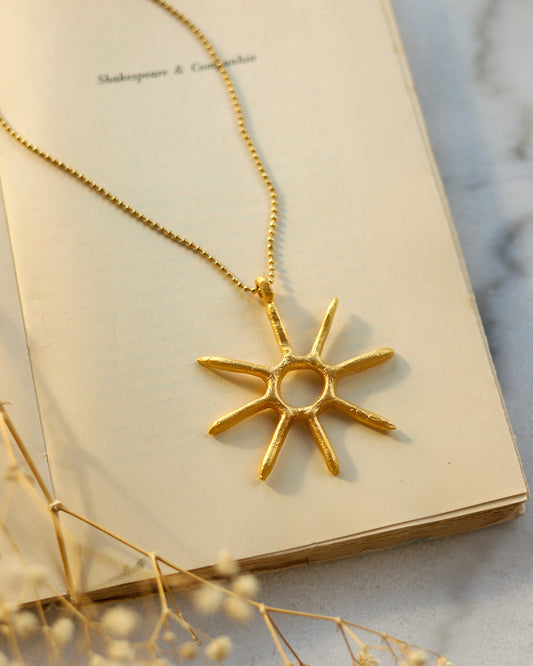 Colar comprido com pendente sol