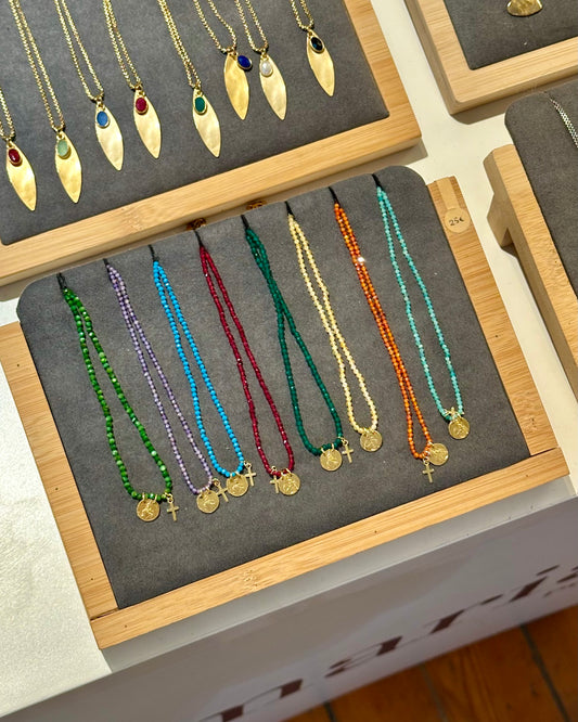 Colar Minimal stone medalha N. Senhora