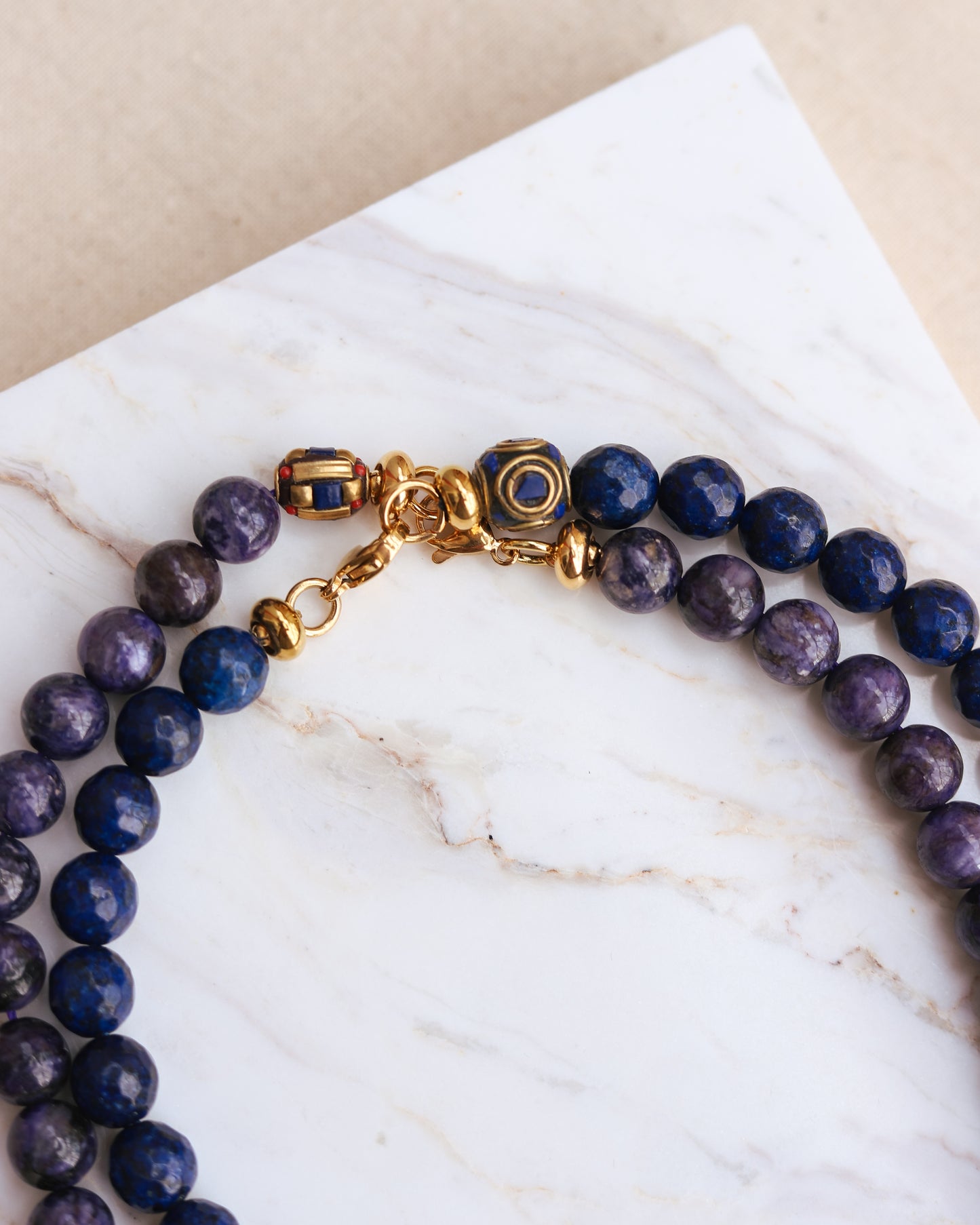 Colares de pedras naturais