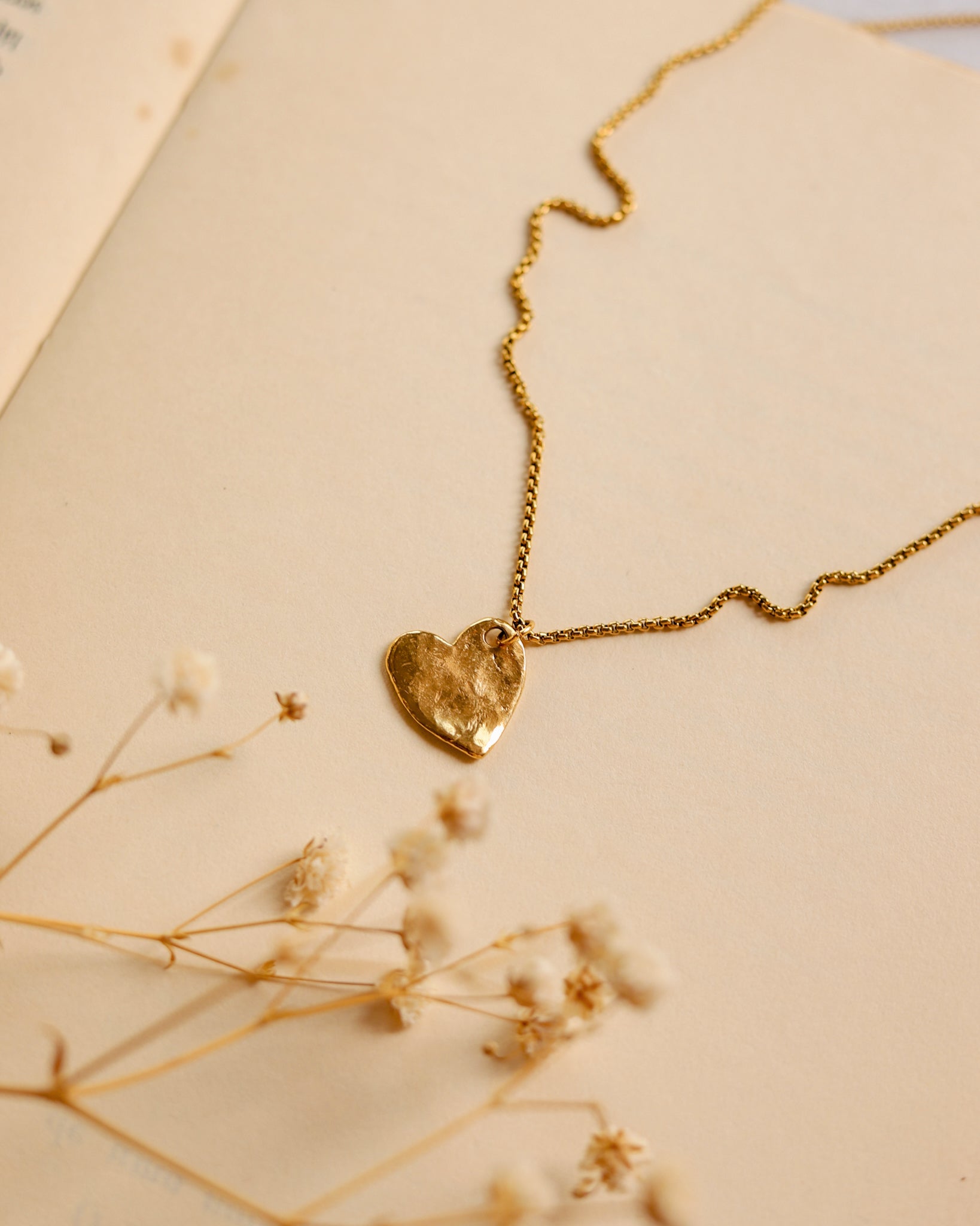 Minimal Heart Maria Necklace