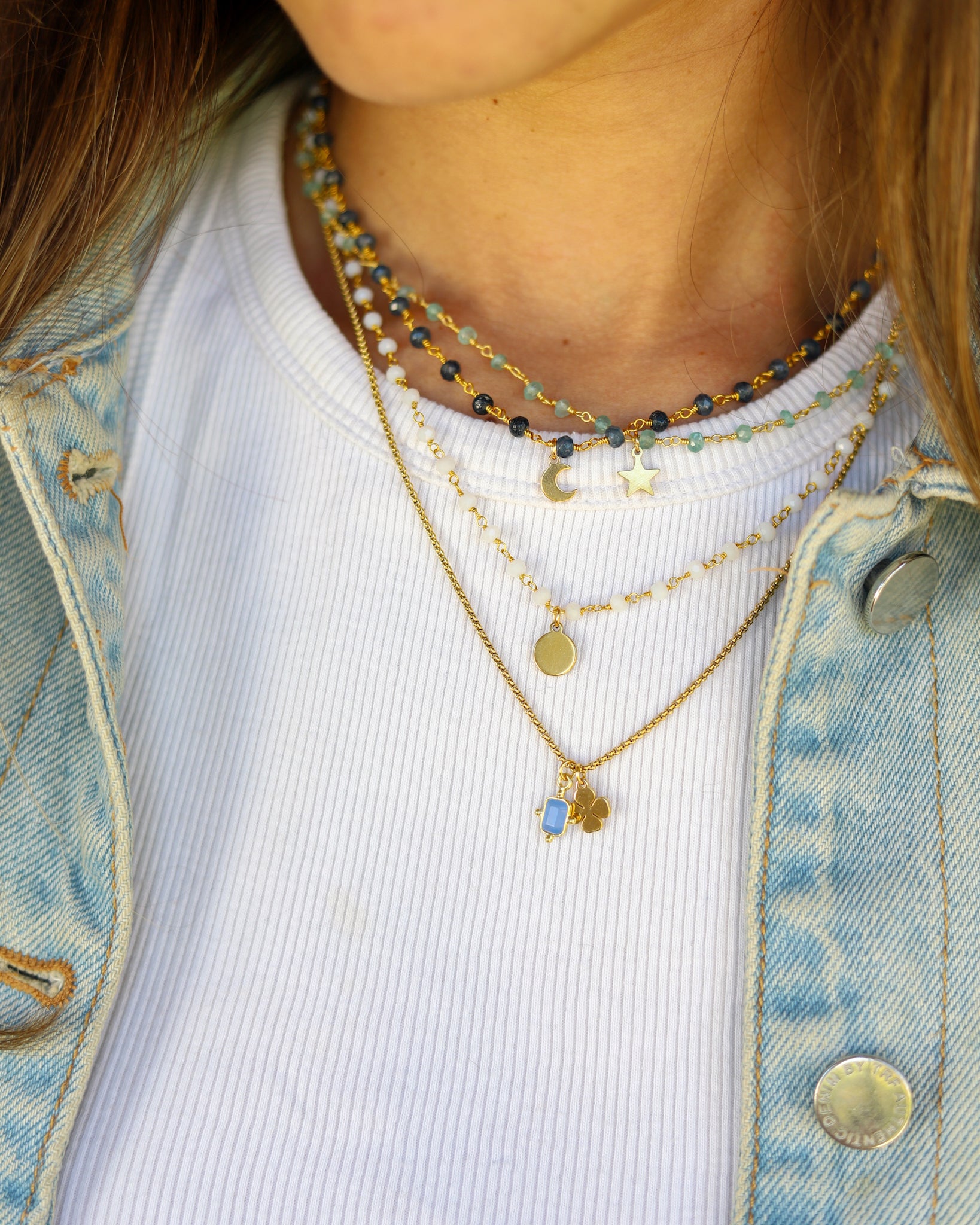 Colar dourado minimalista com pendente — Maria Beirão