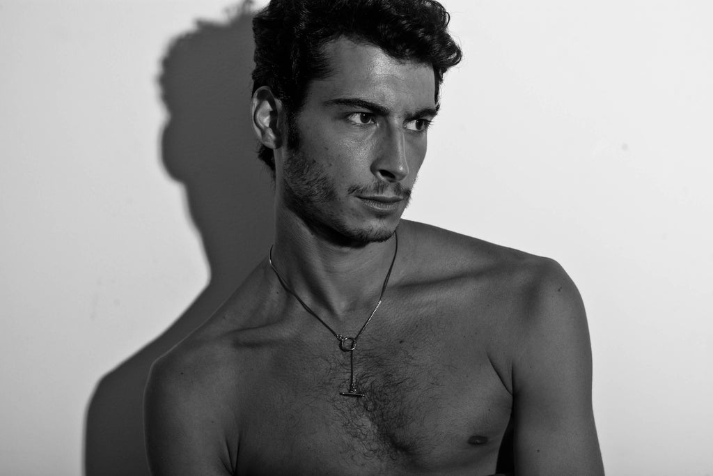 Colar Minimal MAN
