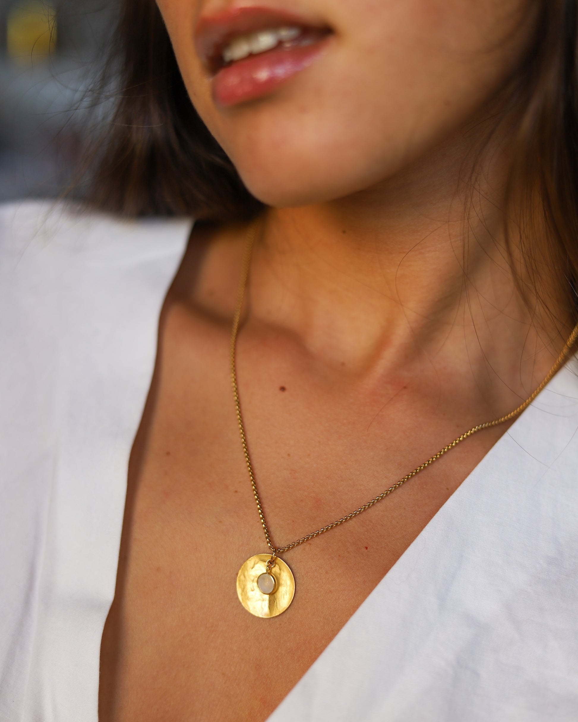 Set Our Lady (moonstone)